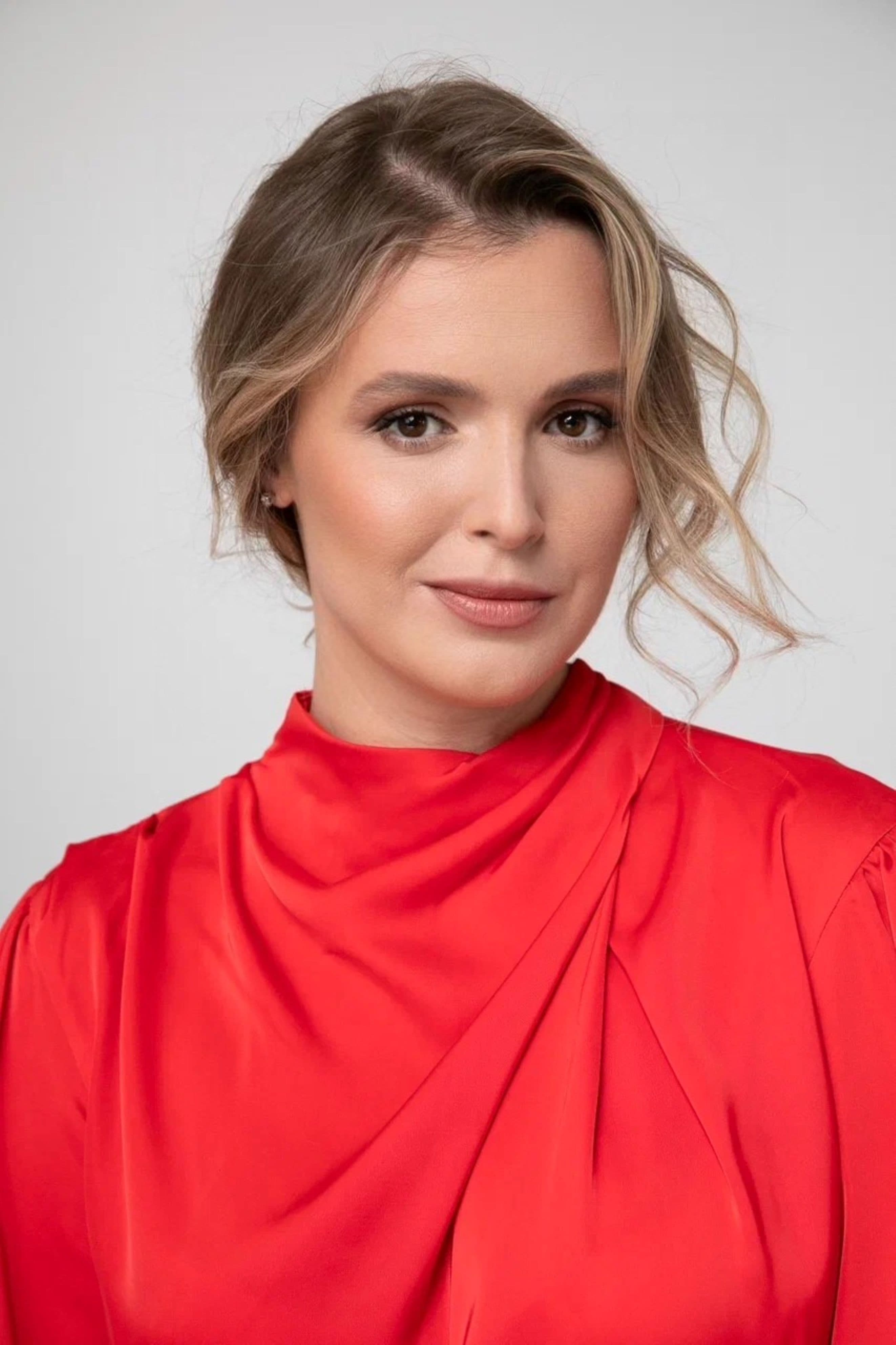 Trilingual actress for film, theater, and musical casting - Lee Strasberg trained, US Green Card holder
